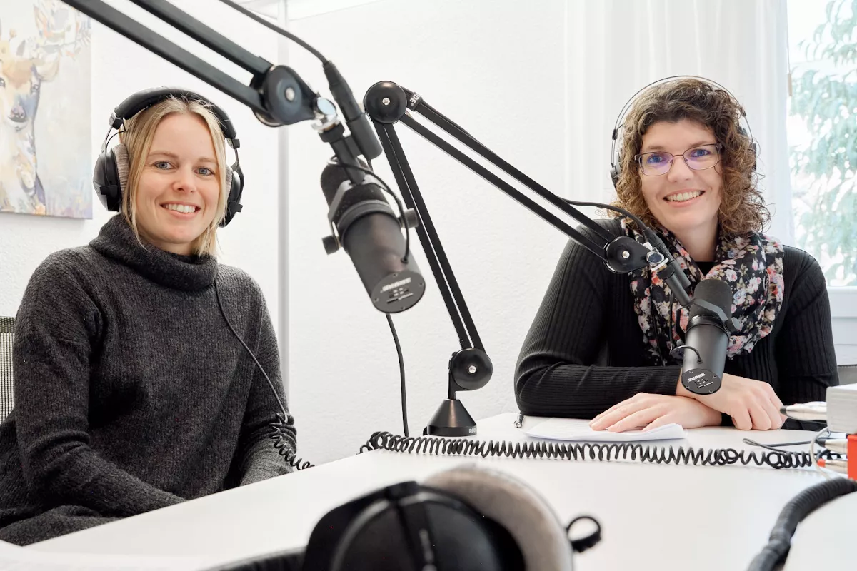 Janine-Steffi_FB-LI.jpg Janine-Steffi_FB-LI.jpg