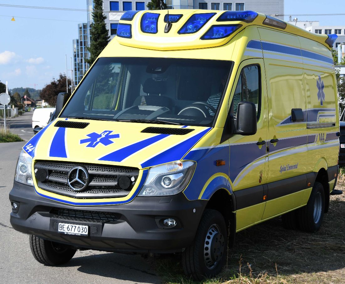 <p>Neu: gelb-blaue Ambulanz</p>