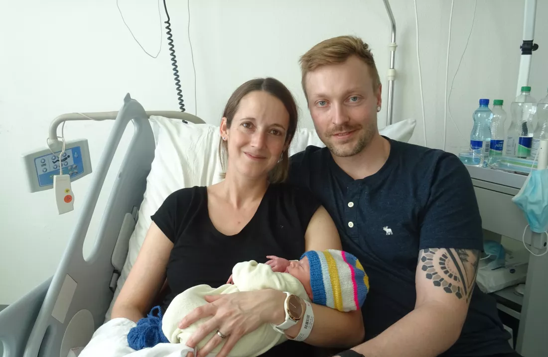 Neujahrsbaby_Familie Mathys mit Finn.jpg Neujahrsbaby_Familie Mathys mit Finn.jpg